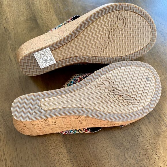 Skechers Luxe Foam Sandals Wedges - Picture 5 of 5